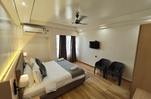 Gomti Nagar Hotel | Lucknow Hotel P-R-I-S-H-A Stay