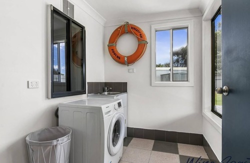 Silver Sands House | Luv Shack by Wine Coast Holiday Rentals - Escape to gorgeous Silver Sands at Aldinga Beach and stay in your very own Luv Shack.
