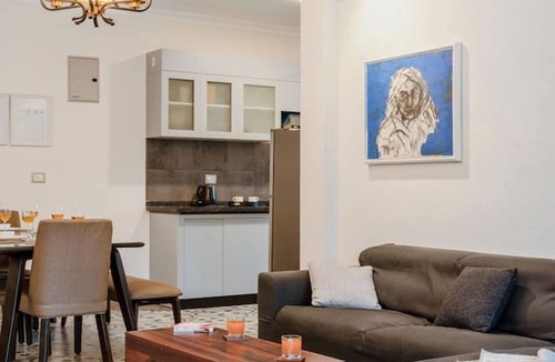 Marra Apartment | Luxe Apt w Balcony Rooftop Pool 15 min to Beach