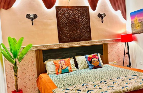 Chennai House | Luxe Private room near DLF, Olympia tech