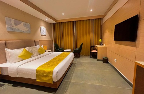 Palarivattom Hotel | Luxo Kochi