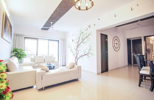 Santacruz Apartment | Luxury 3 Bedroom Apartment Near Mumbai Airport for Working Professionals and Families