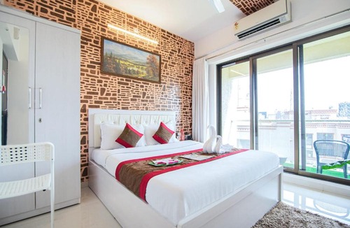 Santacruz Apartment | Luxury 3BR Apartment Near Airport & BKC