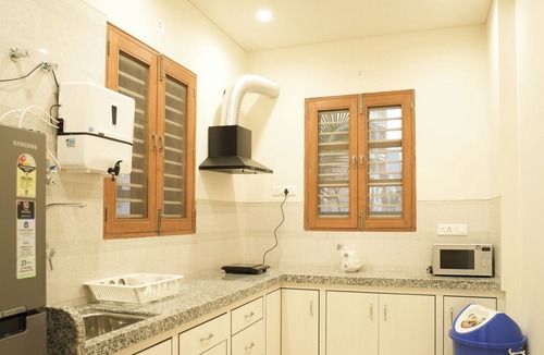 Jaipur House | Luxury 3BR Kitchen Gym Free Parking Market Restaurants