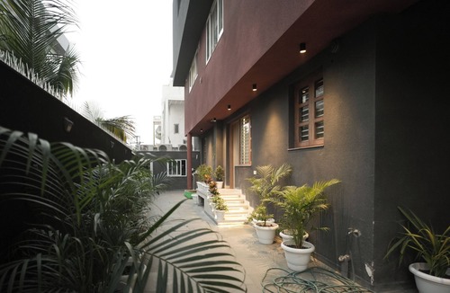 Jaipur House | Luxury 3BR Kitchen Gym Free Parking Market Restaurants