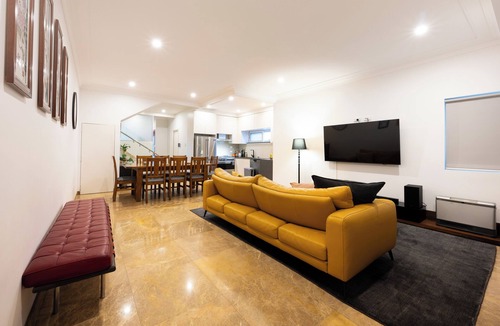 Eastlakes House | Luxury 4-Bed Family Home Near Sydney Airport & CBD