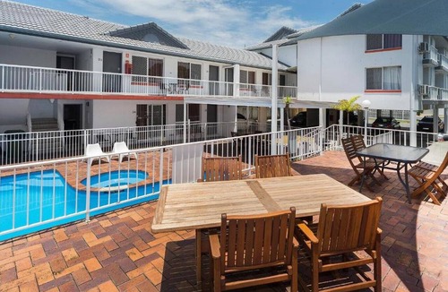 Miami Hotel | Luxury Beach side stay in Miami - 5 mins to Burleigh Heads