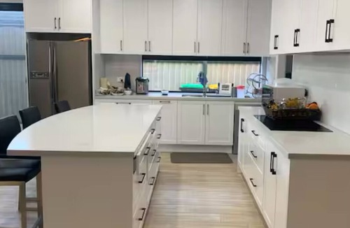 Springvale House | Luxury comfortable rooms /shared house