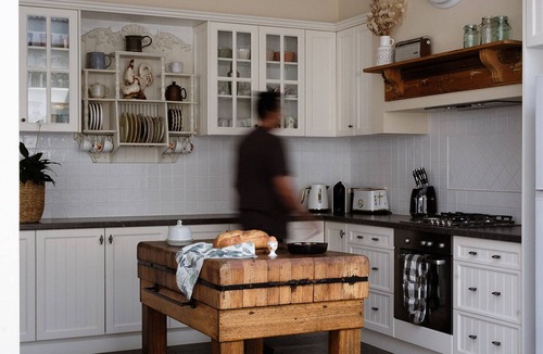 Tumut House | Luxury heritage property in the snowy valleys. More than a bed for the night.