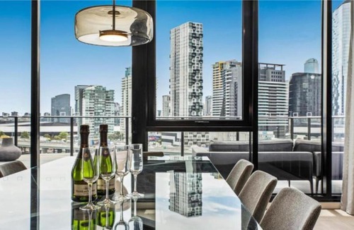 South Melbourne Apartment | Luxury Penthouse with Astonishing Bay and City Views