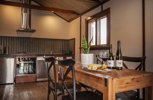 Angaston House | Luxury rustic accommodation