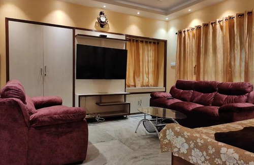 Kolkata Apartment | Luxury stay on budget