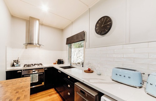 Kalorama House | Luxury Treetop Escape with a Garden glasshouse