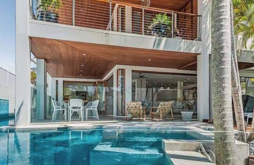 Mooloolaba House | Luxury Tropical Haven Mooloolaba
