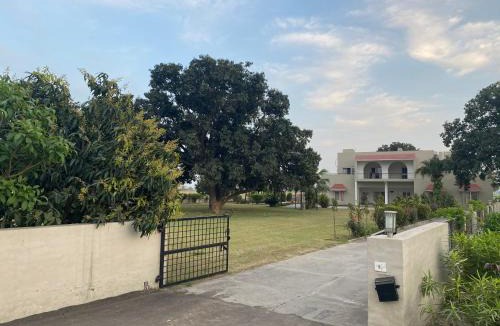 Sri Hargobindpur House | Mango Grove Farm