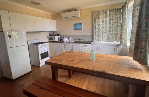 Marlo House | Marlo Beach House - A lovely two bedroom house located 150m away from the beach.