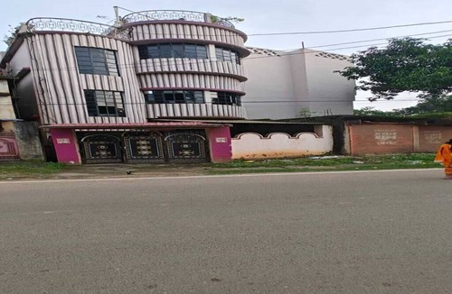 Dumka House | Marvelous 3-bedroom house in Dumka perfect for your friends/family stay.