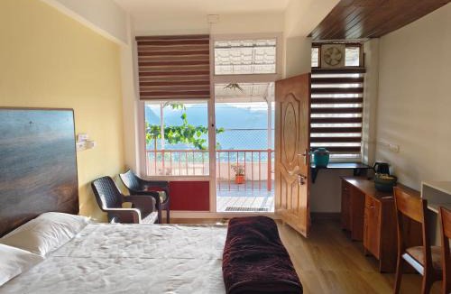 Kotagiri House | May Fair Vista Home - Luxury Villa - Huge Lawn - Scenic Views - Free Parking