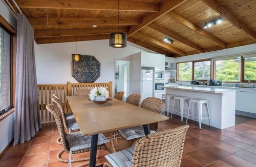 McCrae House | McRae Hillside Terrace Panoramic Family Living