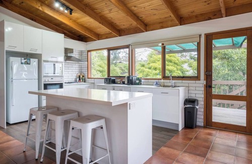 McCrae House | McRae Hillside Terrace Panoramic Family Living