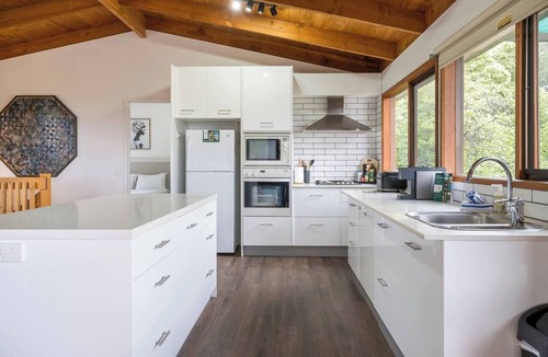McCrae House | McRae Hillside Terrace Panoramic Family Living
