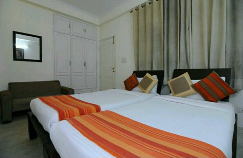 Dwarka Bed & Breakfast | Mehra Residency at the Airport