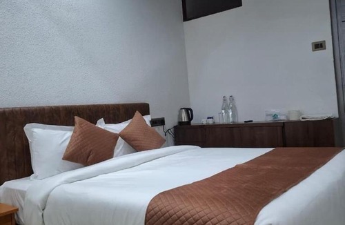 Elappara Hotel | Merjin's Paraiso