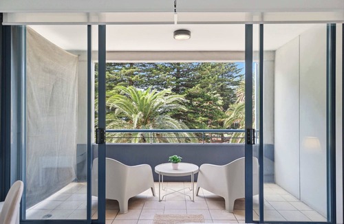 Cronulla Apartment | MetaWise BNB Modern Studio in Central Cronulla 2