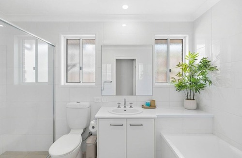 Middle Ridge Apartment | Middle Ridge Retreat – Walk to Shops & Parks!