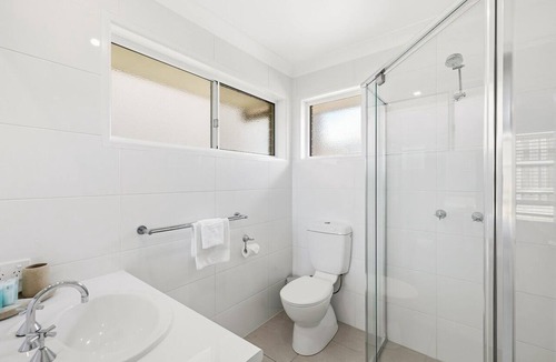 Middle Ridge Apartment | Middle Ridge Retreat – Walk to Shops & Parks!