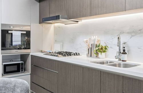 West End Apartment | Modern 2BR Apt | Urban Comfort in Vibrant West End