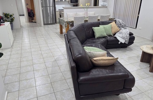 Munno Para House | Modern 4BR, 2 Bathroom Family House for your Stayz