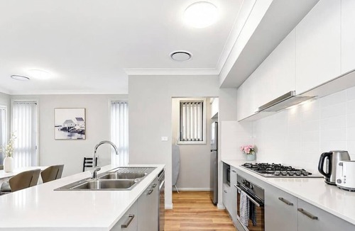 Menangle Park House | Modern 4BR Family Retreat in Menangle Park