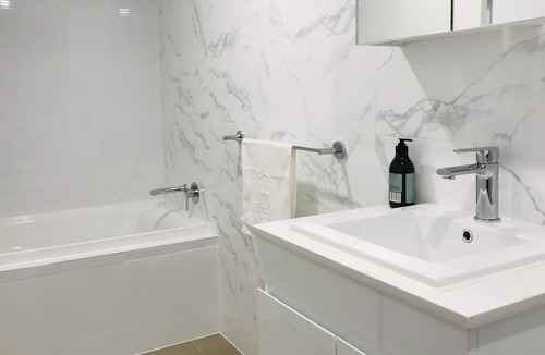 Asquith Apartment | Modern/Brandnew/2 Bd 2Bth/WiFi/Parking/Netflix/Washer/Dryer