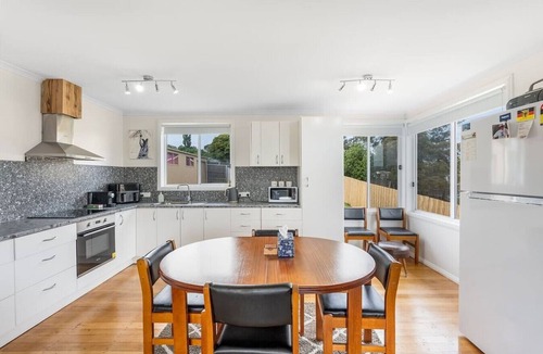 Triabunna Apartment | Modern Coastal Escape in Triabunna