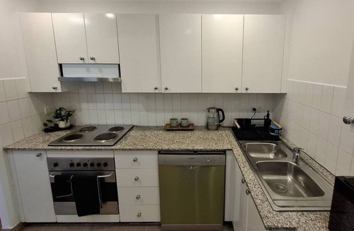 Redfern Apartment | Modern & comfortable apartment in Redfern Central 2guests 1 bedroom 2 beds 1bath