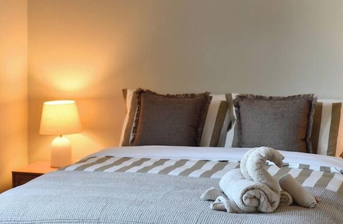 Rockingham Apartment | Modern & Convenience meets Capri on Flinders