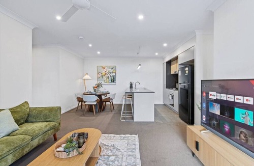 Coopers Plains Apartment | Modern Family Apartment|2 Parking | Near Sunnybank