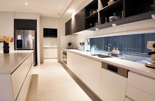 Craigieburn House | Modern Luxury Estate, 4 Ensuite Rooms, Comfort, Convenient, Secure, Near Airport