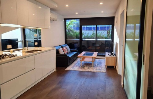 North Melbourne House | Modern Two Bedroom Apartment in North Melbourne