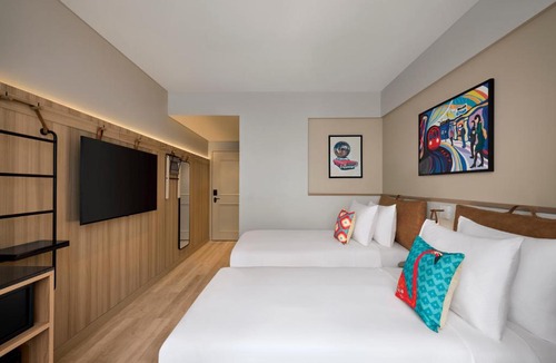 Andheri West Hotel | Moxy by Marriott Mumbai Andheri West