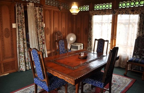 Nagin Bagh Hotel | Mughal suit