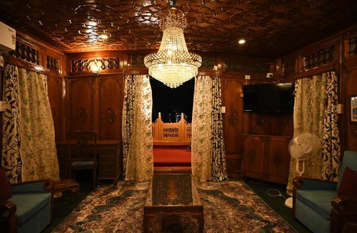 Nagin Bagh Hotel | Mughal suit