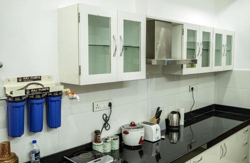 Air Force Area Apartment | Near AIIMS Cook-Your-Own Kitchen Family Villa