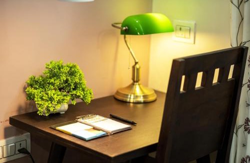 Air Force Area Apartment | Near AIIMS Cook-Your-Own Kitchen Family Villa