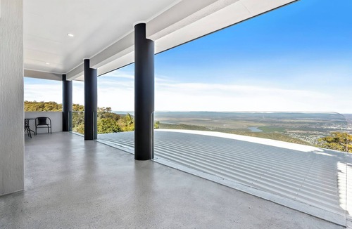 Capricorn Coast House | Nestled amidst the clouds, with Rockhampton Views