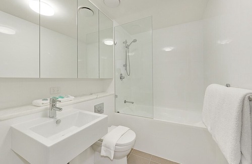 Neutral Bay Apartment | New Stylish Wyndel Apartment GRO017304