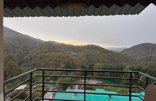 Shyamkhet Bed & Breakfast | new vintage penthouse