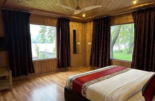 Sudarbal Hotel | Nigeen Lake View Resort