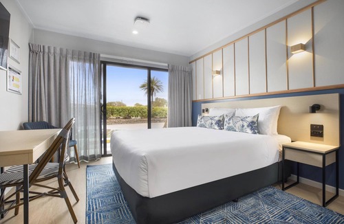 Queens Beach Hotel | Nightcap at Queens Beach Hotel